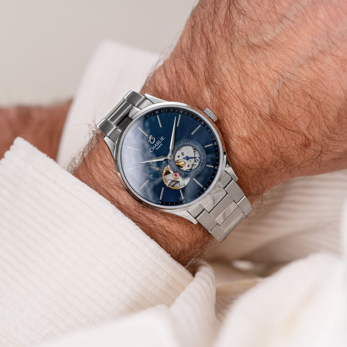 De quel coté se porte une montre ? Gauche ou Droite ?